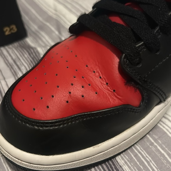 Air Jordan 1 Mid Bred Toe Size 11 (Used) - Picture 14 of 16